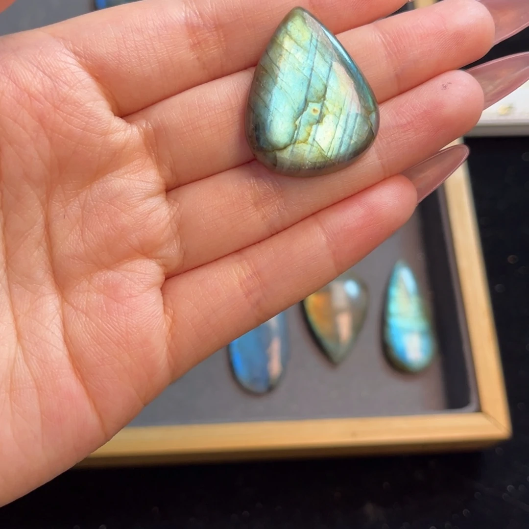 拉长石吊坠未镶嵌宴*