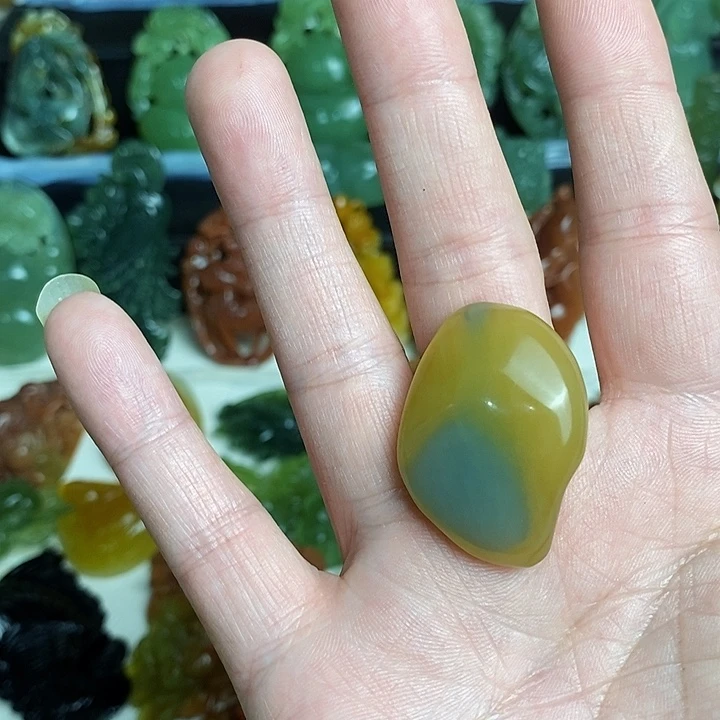 未镶嵌蛇纹石玉颈饰屹*