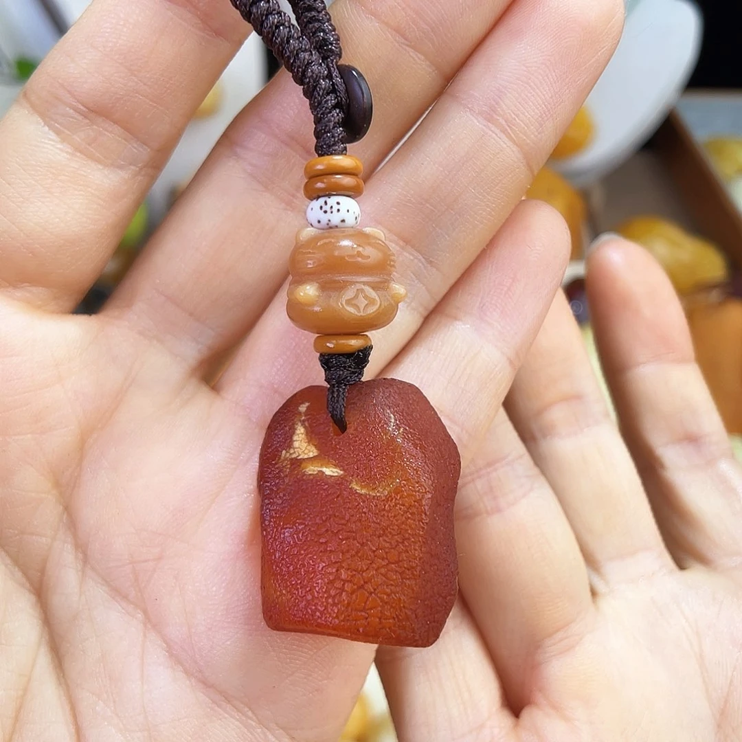 未镶嵌琥珀珠宝奇石