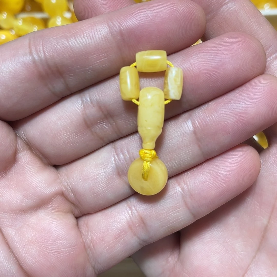 裸石琥珀未镶嵌成品