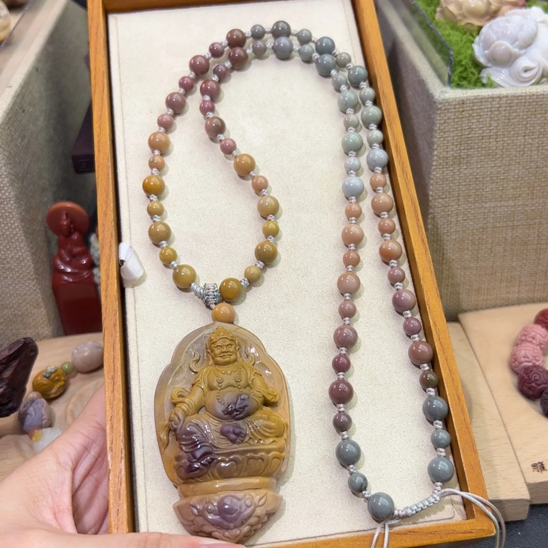 石英质玉未镶嵌颈饰