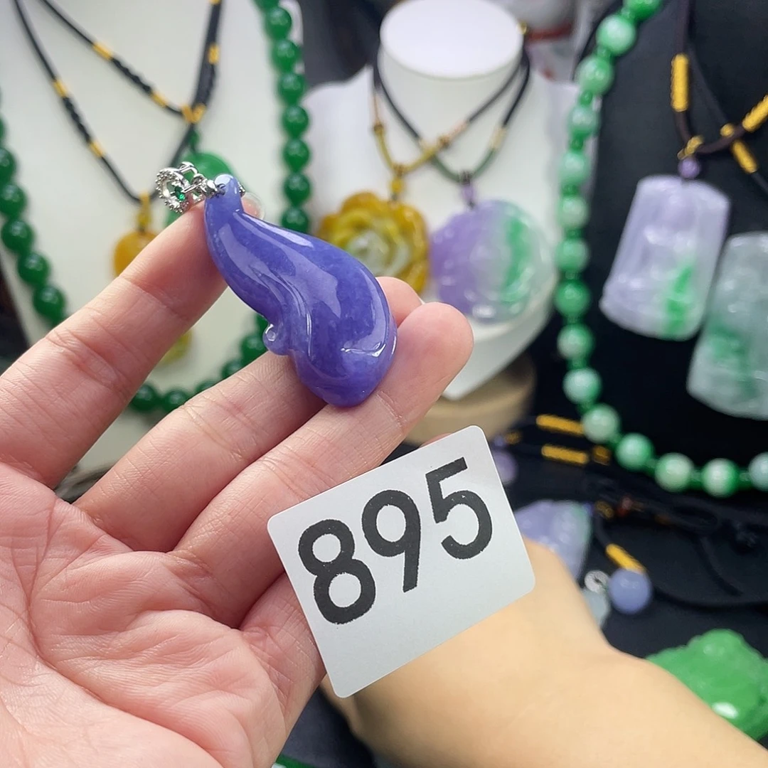 翡翠未镶嵌吊坠(赠链)