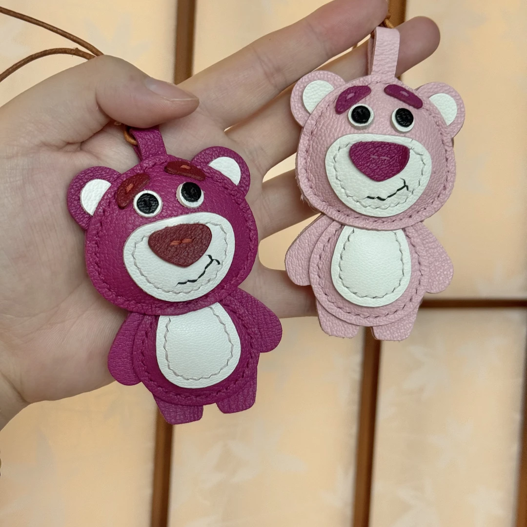 草莓熊真皮手工缝制可爱风包挂饰挂件车挂钥匙扣