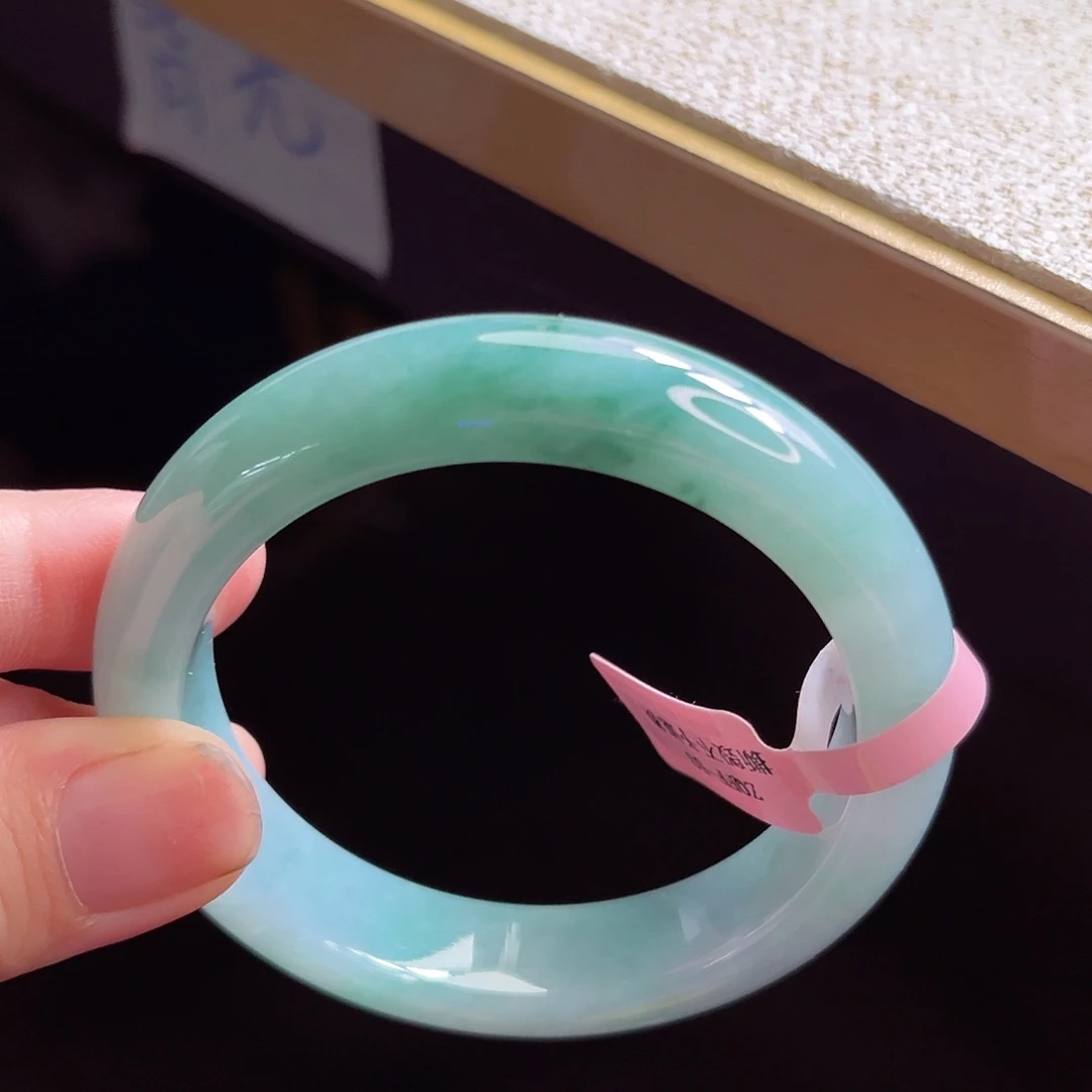 翡翠手镯未镶嵌手镯