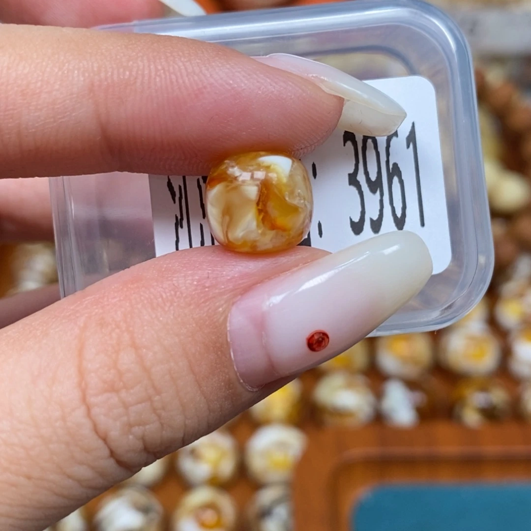 蜜蜡未镶嵌珠宝奇石3961