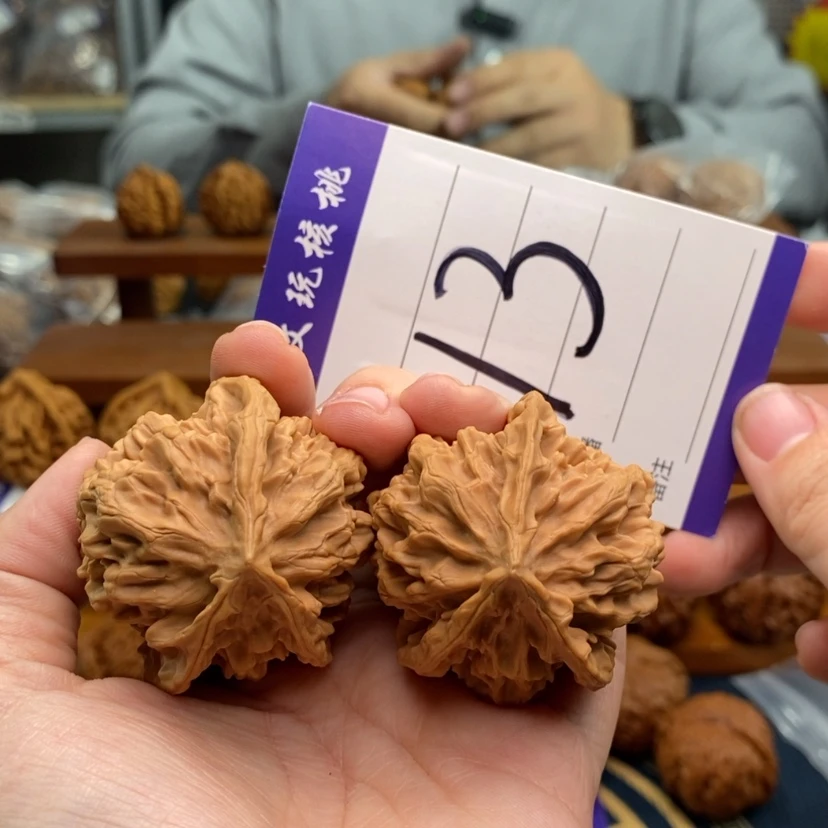 【闪购商品】文玩核桃吊坠44三棱