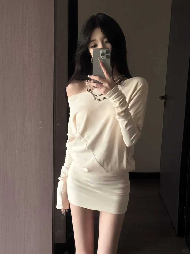 2025秋季新款纯欲气质斜肩针织包臀短裙女韩系辣妹修身显瘦连衣裙