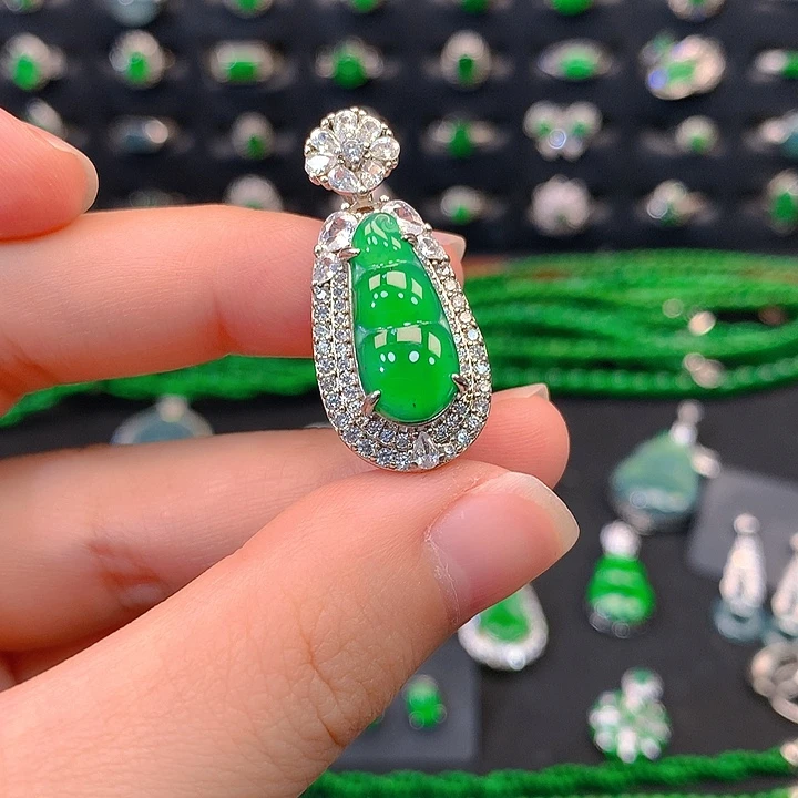 翡翠未镶嵌颈饰豆子