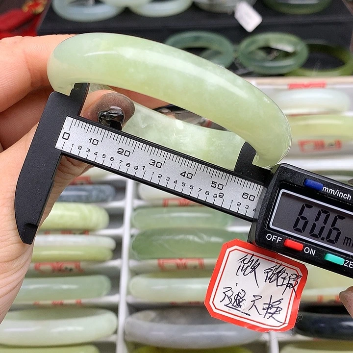 蛇纹石玉手镯未镶嵌786