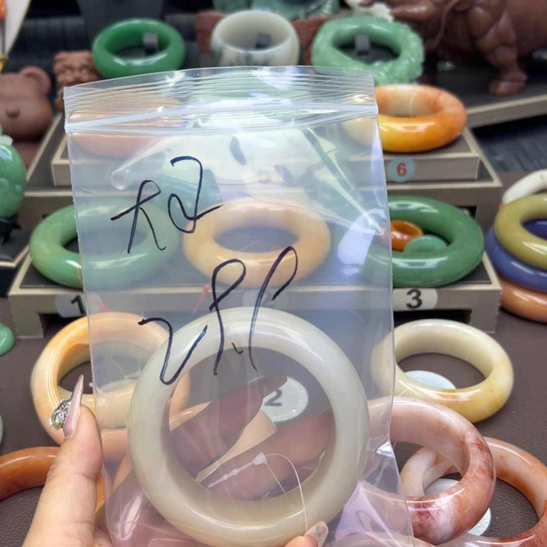 未镶嵌手镯石英岩玉赵*王