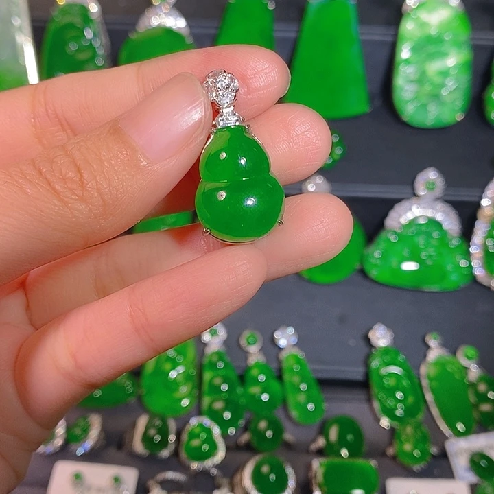 翡翠银S925镶嵌颈饰是