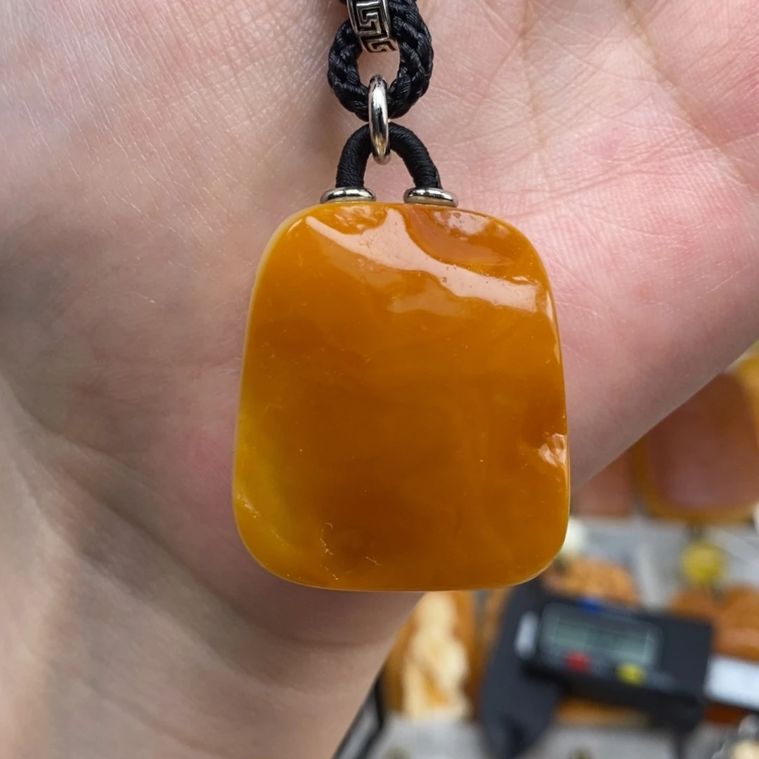 未镶嵌琥珀珠宝奇石