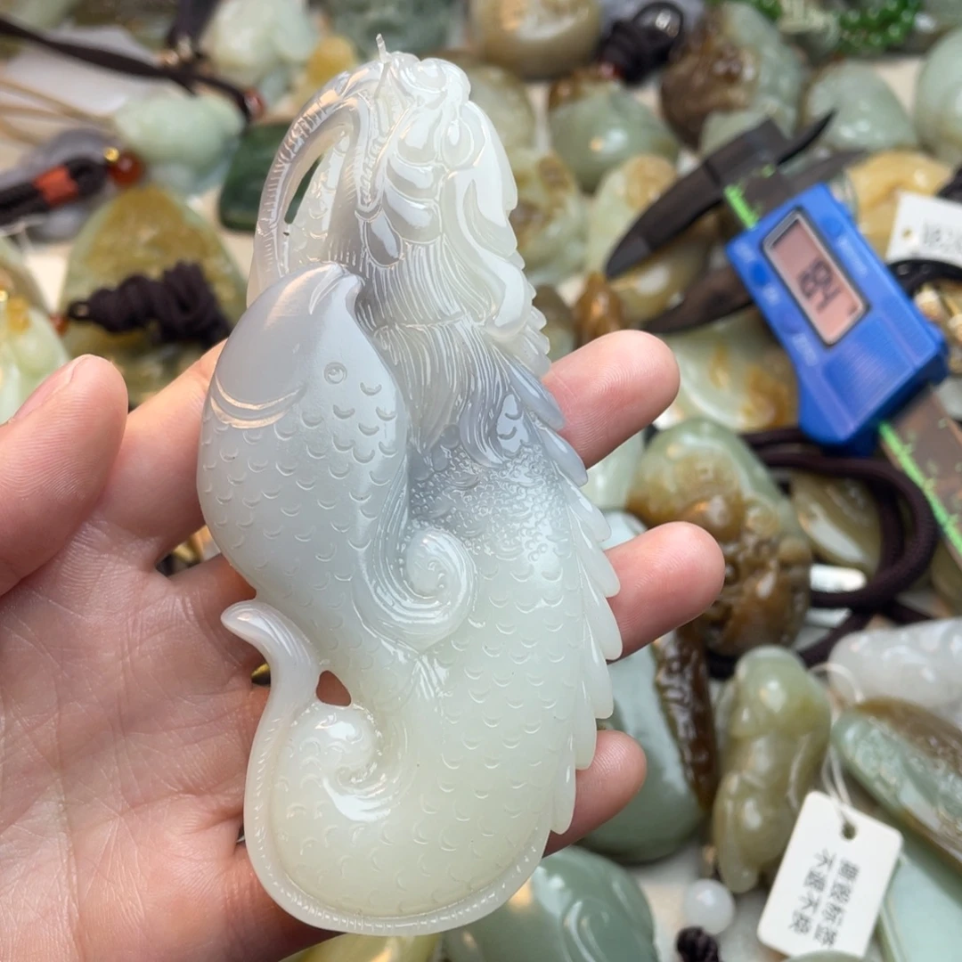 时***间和田玉未镶嵌颈饰