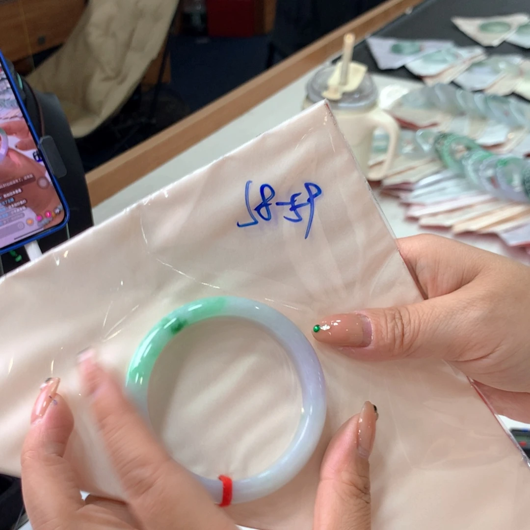 未镶嵌手镯翡翠48小时鉴赏