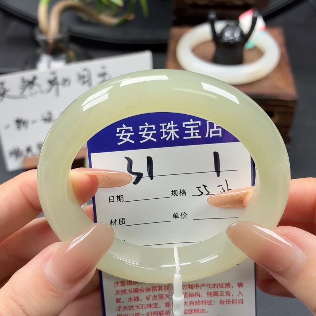 和田玉未镶嵌手镯