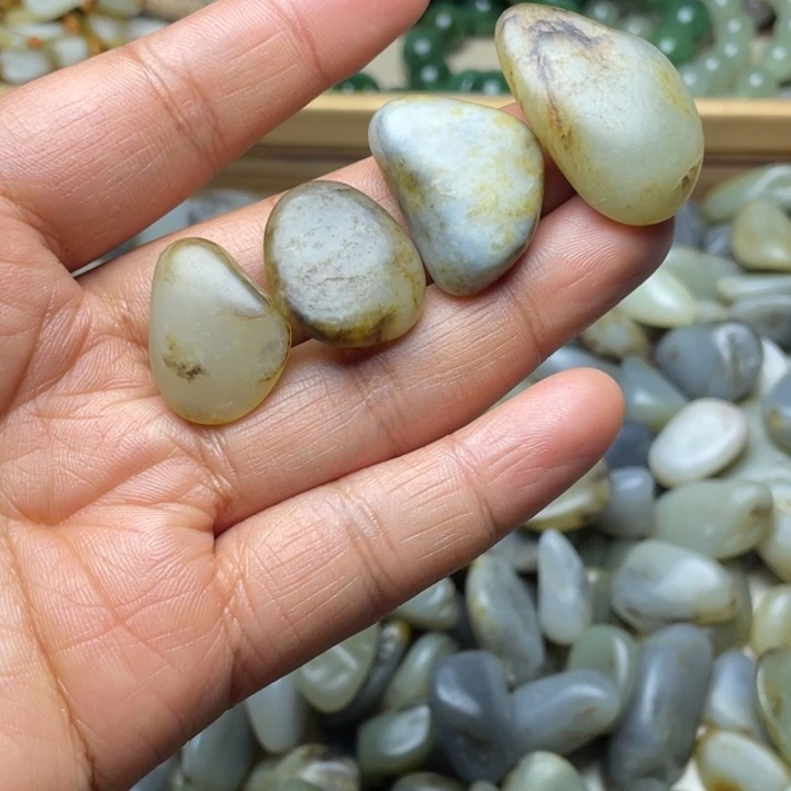 和田玉未镶嵌珠宝半成品