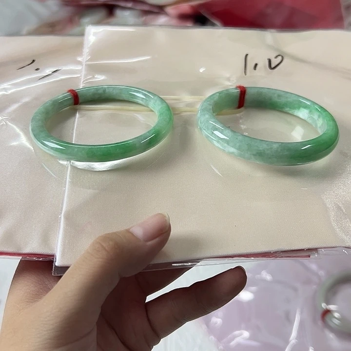 翡翠未镶嵌手镯缅甸翡翠手镯