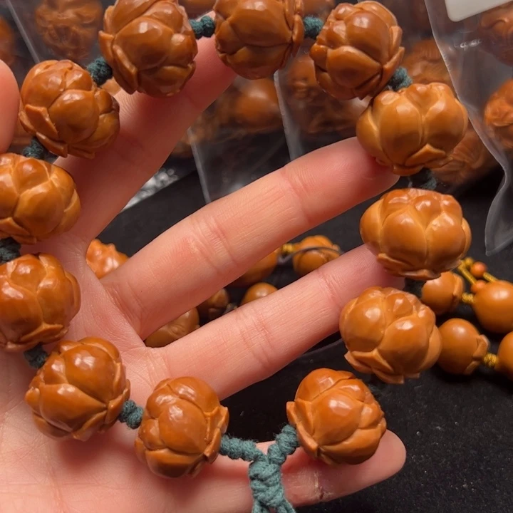 扣****橄榄核吊坠莲花串