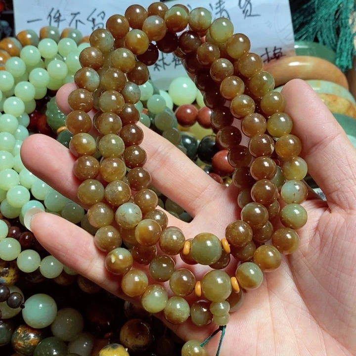 透闪石质玉颈饰未镶嵌