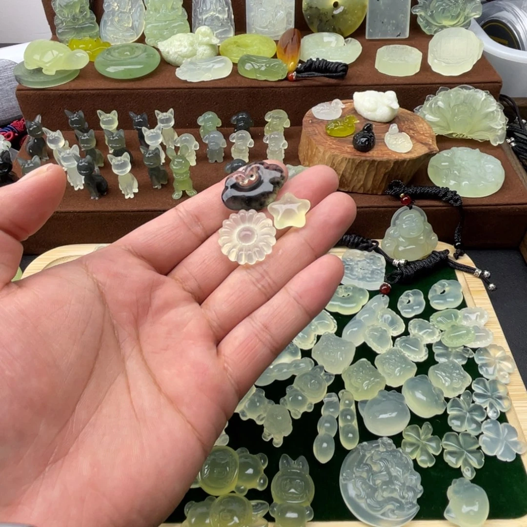 直***线未镶嵌蛇纹石玉颈饰