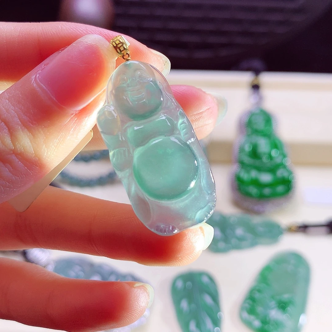 颈饰18K金镶嵌翡翠