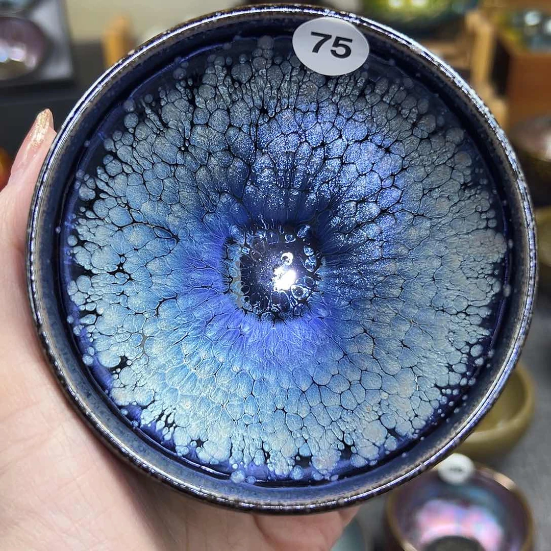 茶盏浮雕蓝有滴玉兰