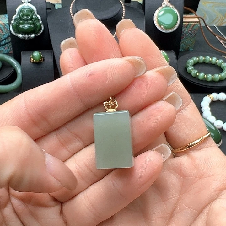 和田玉18K金镶嵌颈饰