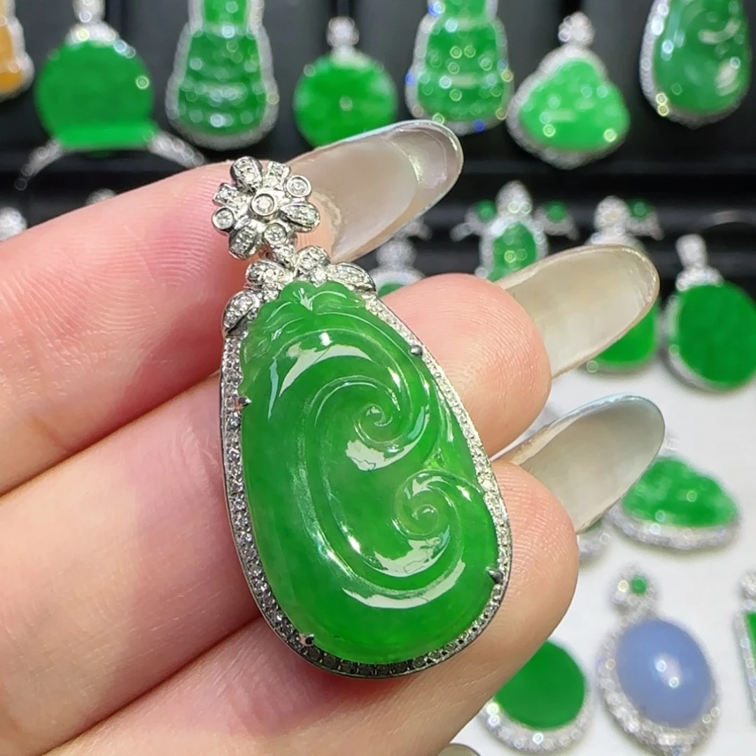 翡翠18K金镶嵌颈饰