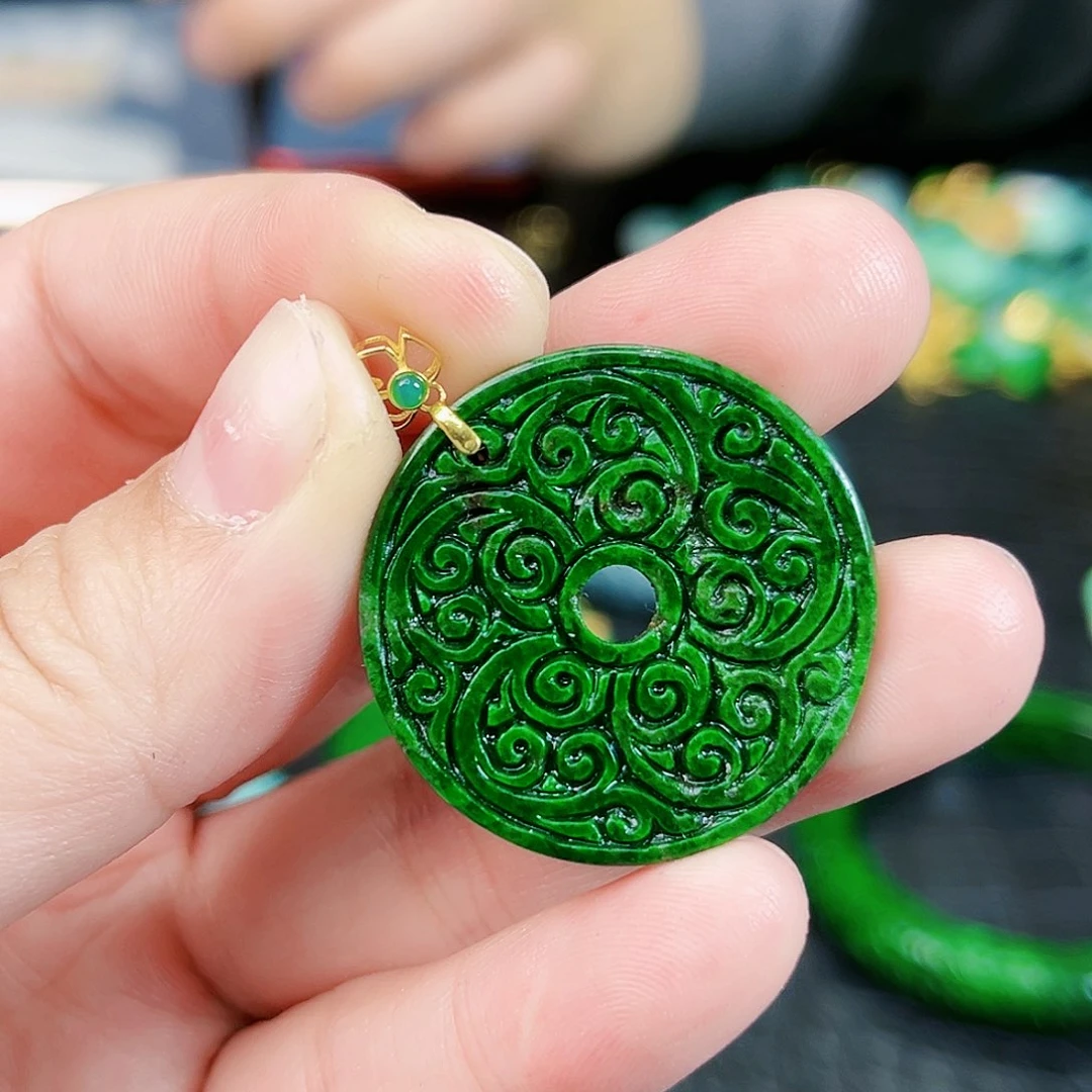 翡翠颈饰18K金镶嵌吊坠