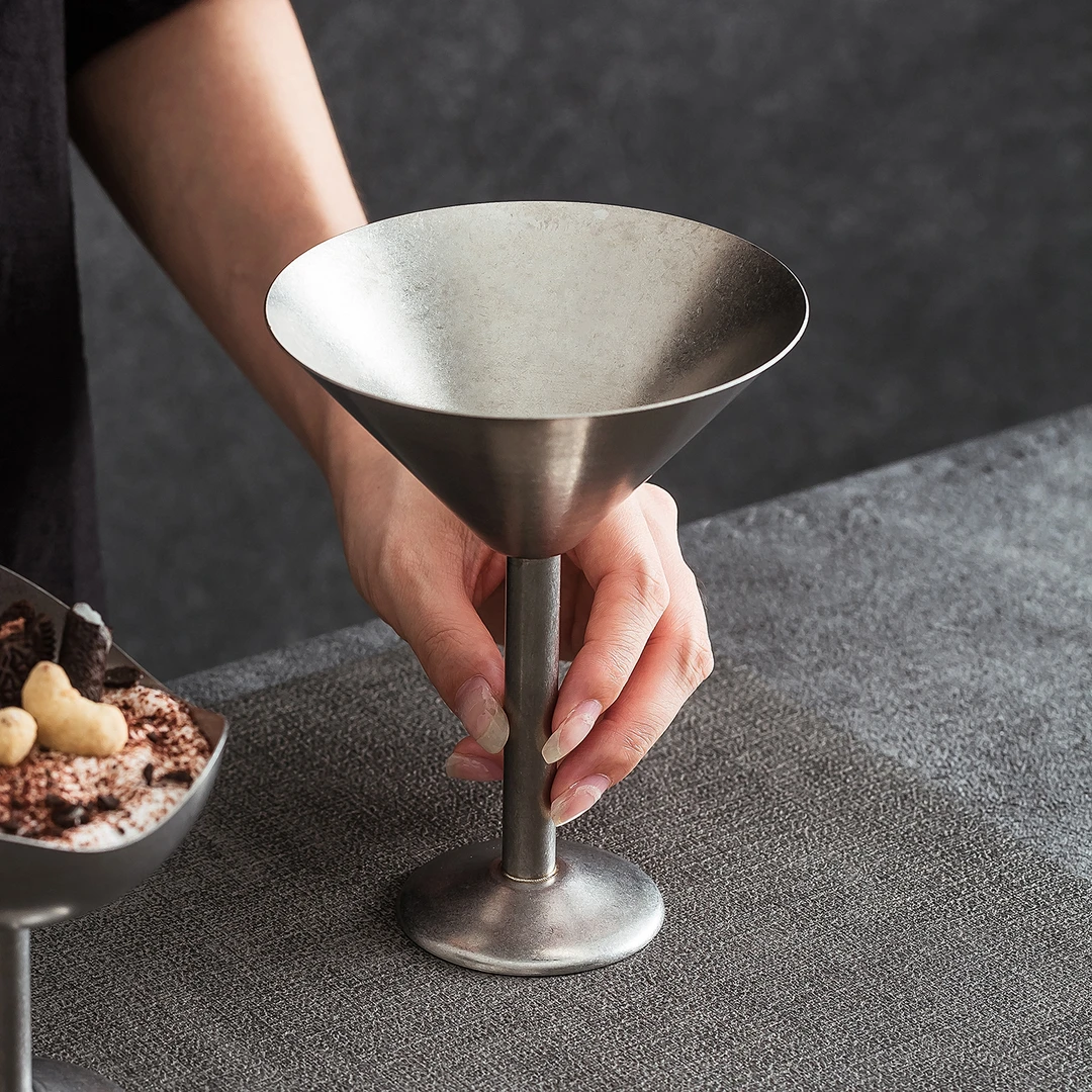 2025新款高级感精致漂亮的创意食品级不锈钢碟子家用甜品杯雪糕碟