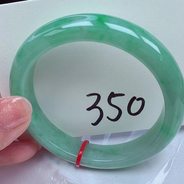 翡翠手镯未镶嵌翡翠