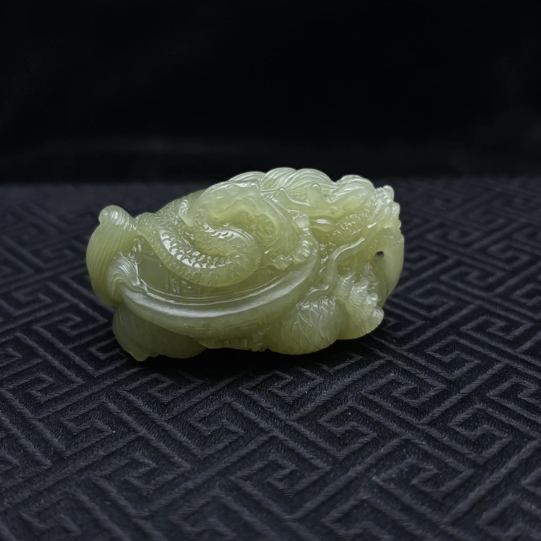 和田玉黄玉龙纹把件/保利