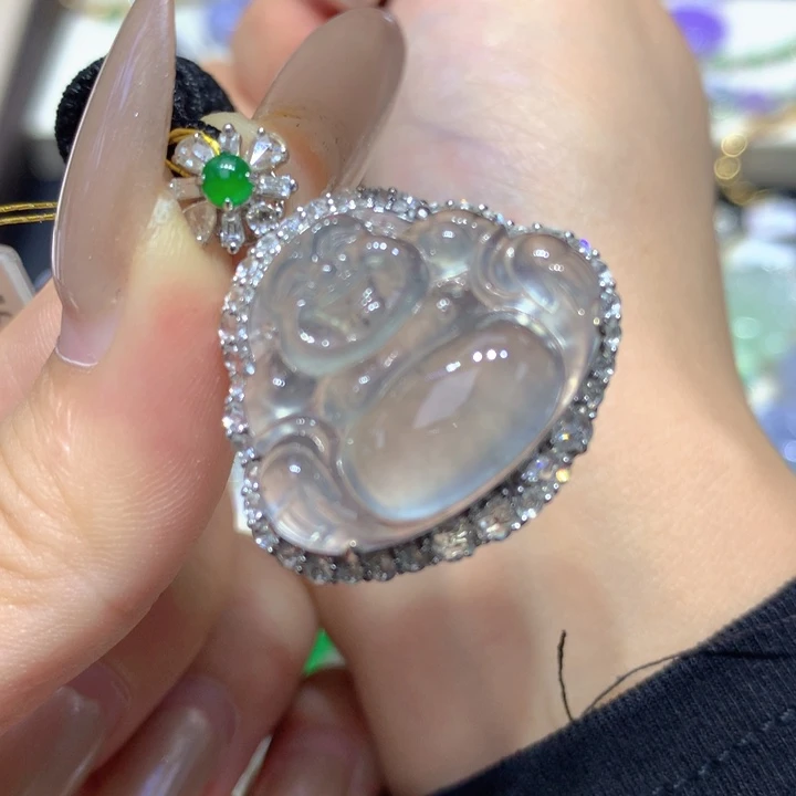 翡翠18K金镶嵌颈饰