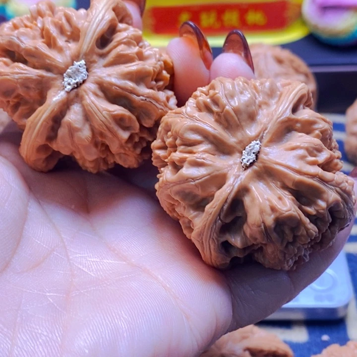 聚***育吊坠文玩核桃粗筋