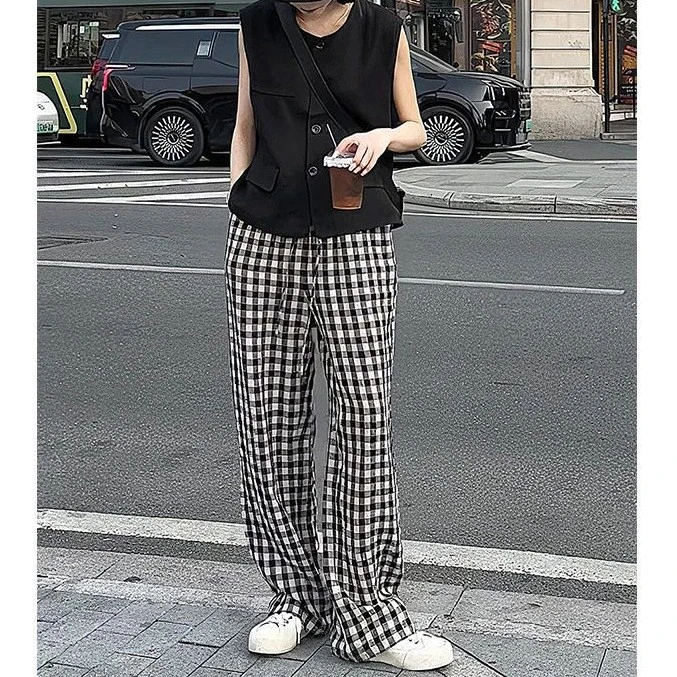 夏季穿搭盐系轻熟休闲黑色马甲格子裤