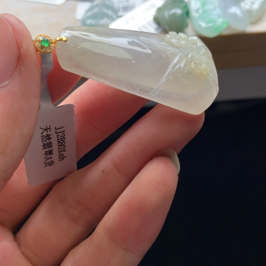 翡翠未镶嵌颈饰吊坠