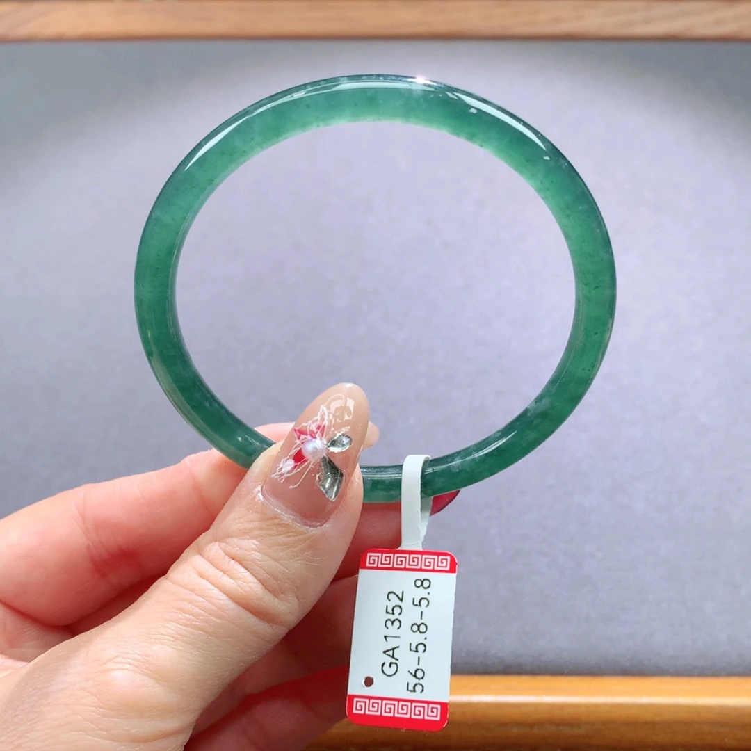 翡翠手镯未镶嵌天然翡翠手镯