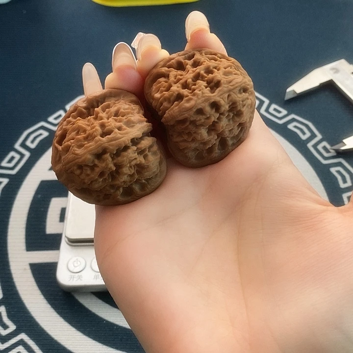 吊坠文玩核桃球疆43全56克