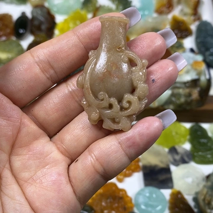 蛇纹石玉未镶嵌吊坠