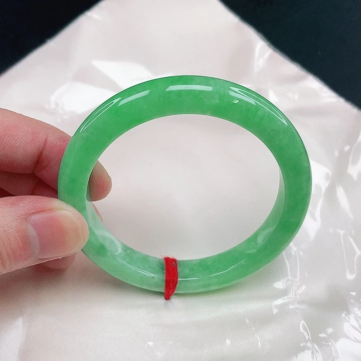 翡翠手镯未镶嵌圈53。1405