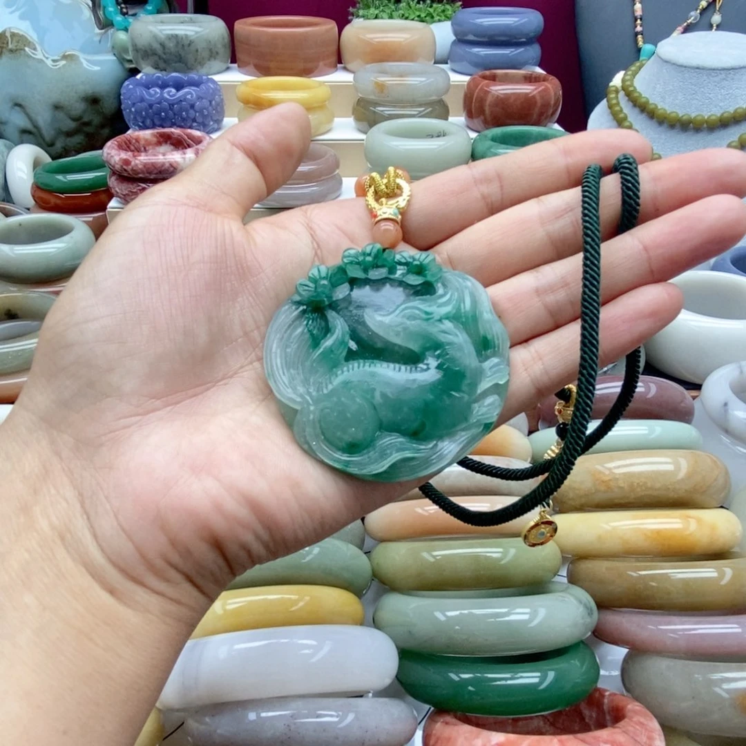 未镶嵌手镯石英质玉（佘太翠）天*