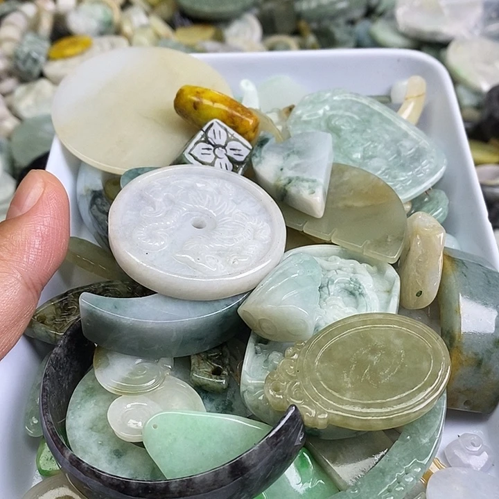 风***钟翡翠未镶嵌颈饰天然翡翠16