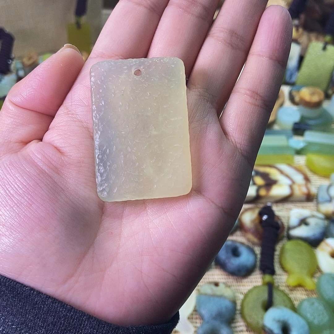 未镶嵌蛇纹石玉挂件