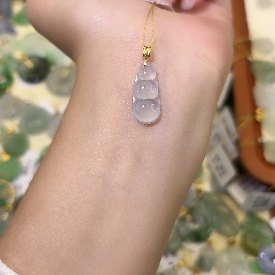 翡翠18K金镶嵌颈饰豆子