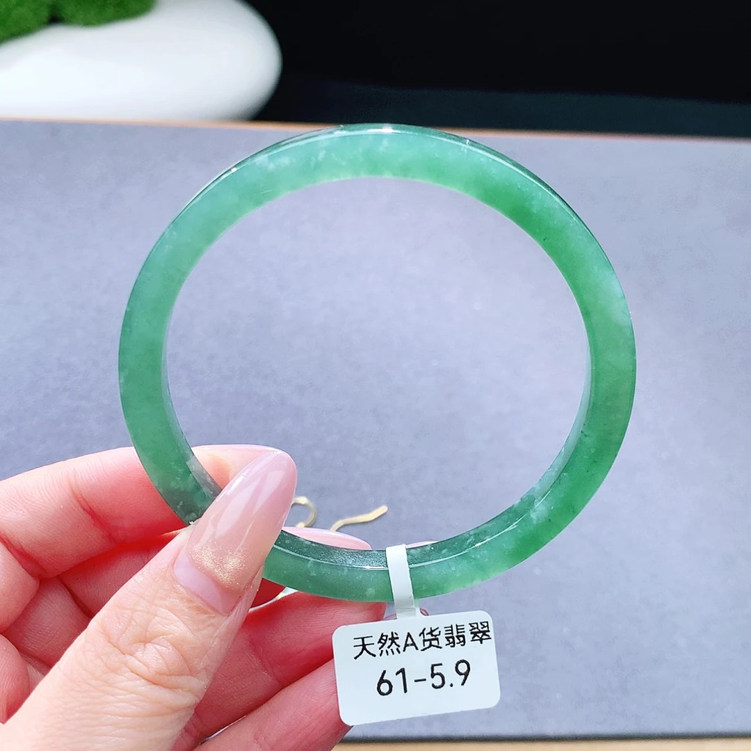 未镶嵌手镯（圆镯）翡翠