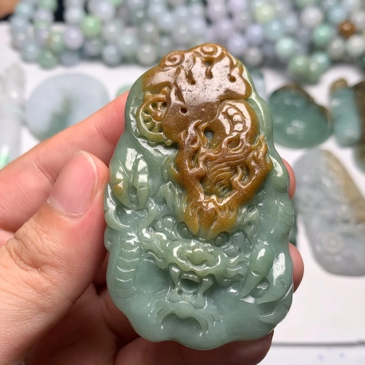 翡翠未镶嵌颈饰龙牌33