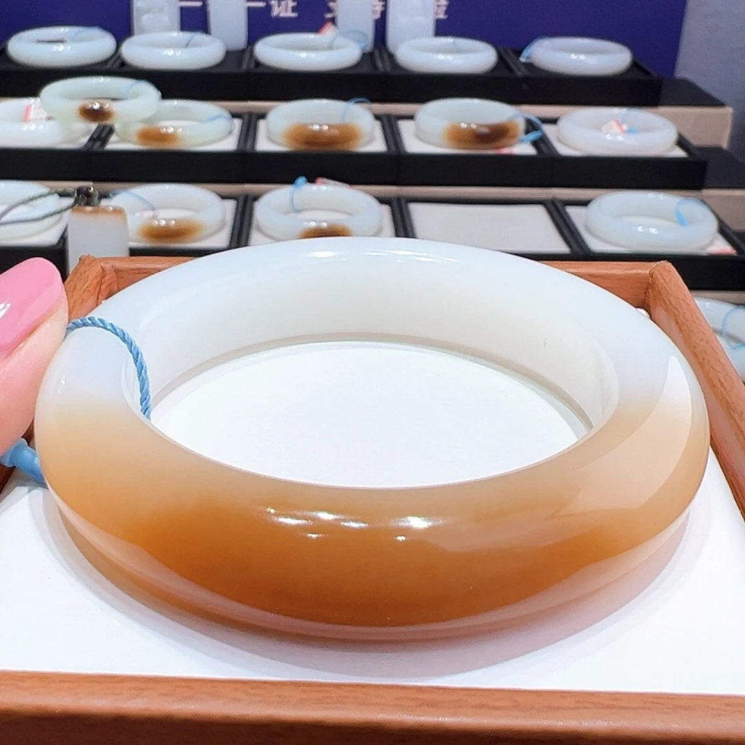 和田玉未镶嵌手镯