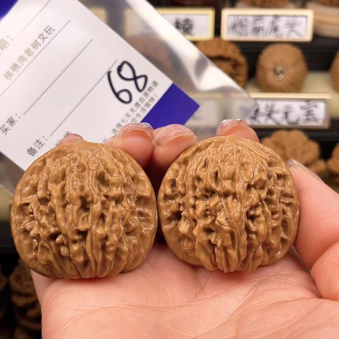 【闪购商品】文玩核桃吊坠周*森核桃