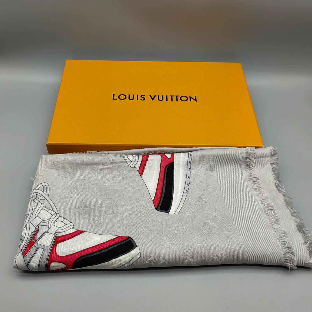 95新 LouisVuitton/路易威登  灰色鞋子围巾 1634 8210