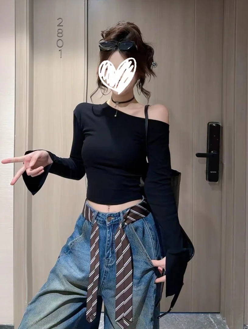 带垫肩~现货  早秋新品时尚百搭显瘦设计感辣妹斜肩上衣女长袖